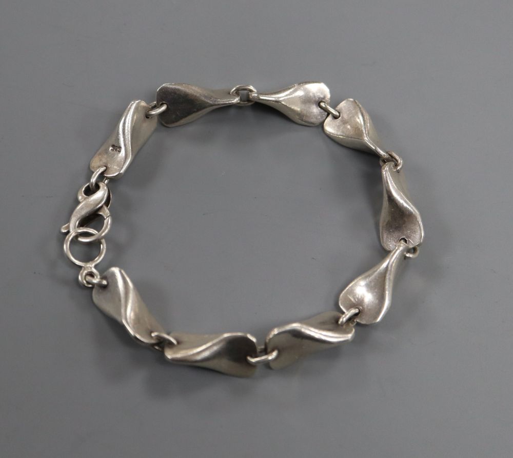 A stylish Georg Jensen style 925 bracelet, 24.7 grams.